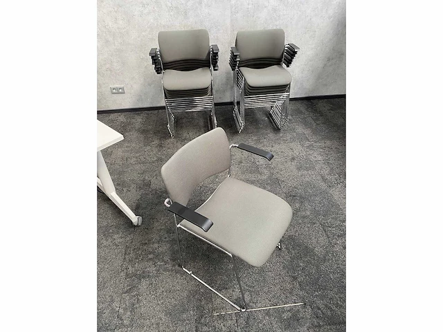 Steelcase/ howe - mobiele nestelbare vergaderset - 16 personen - afbeelding 28 van  31