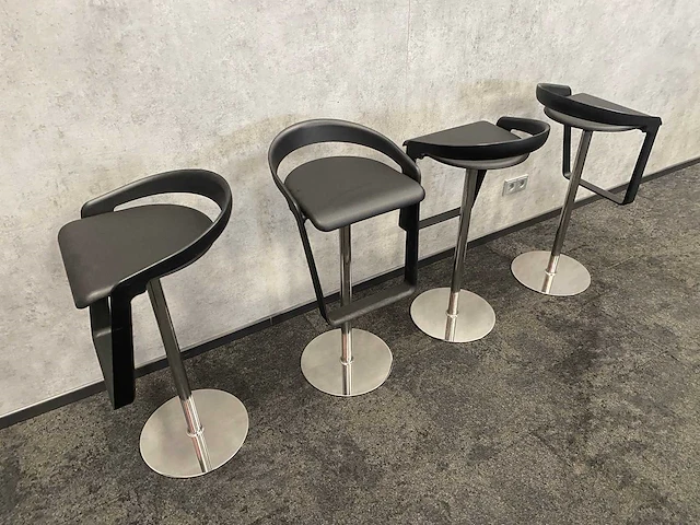 Steelcase/ johanson design - 4 persoons barset ø92 cm. - afbeelding 2 van  18