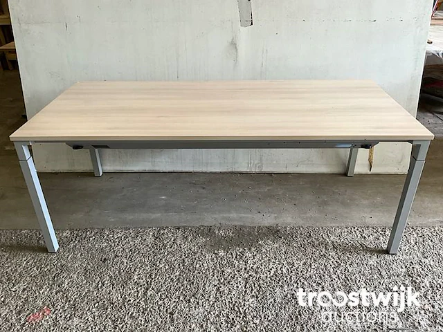 Steelcase vergadertafel 200x90x73cm met kabelgoot - afbeelding 1 van  4