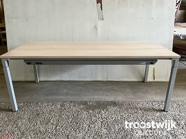 Steelcase vergadertafel 200x90x73cm met kabelgoot - afbeelding 2 van  4