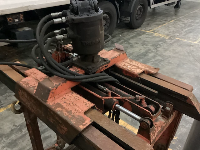 Steenklem met thumbb 518dd hydraulische rotatormotor - afbeelding 10 van  12