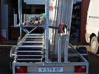 Steiger-aanhanger euroscaffold v.v. 8 zijdelen, 2 opzetstukken, 4 loopplanken, 2 steunen, 4 wielen en 12 sc... - afbeelding 3 van  4