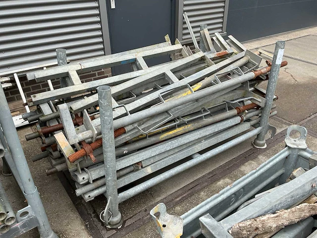 Steiger leuninghouders (circa 30 stuks) - afbeelding 2 van  5