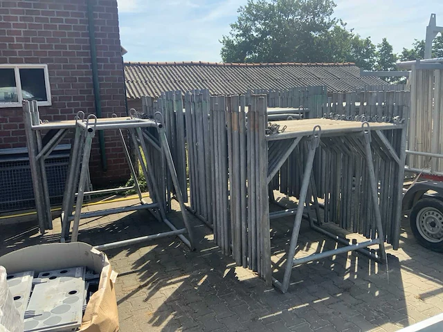 Steiger materiaal - afbeelding 1 van  10
