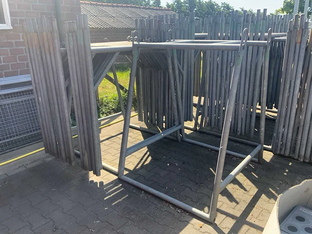 Steiger materiaal - afbeelding 4 van  10