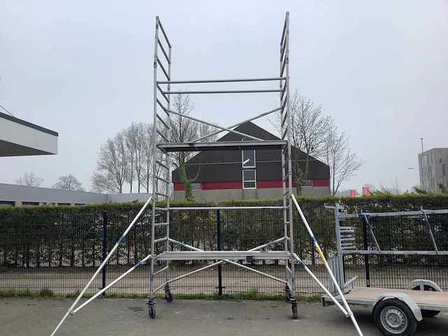 Steiger met aanhanger - afbeelding 2 van  7