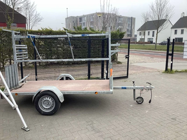 Steiger met aanhanger - afbeelding 3 van  7