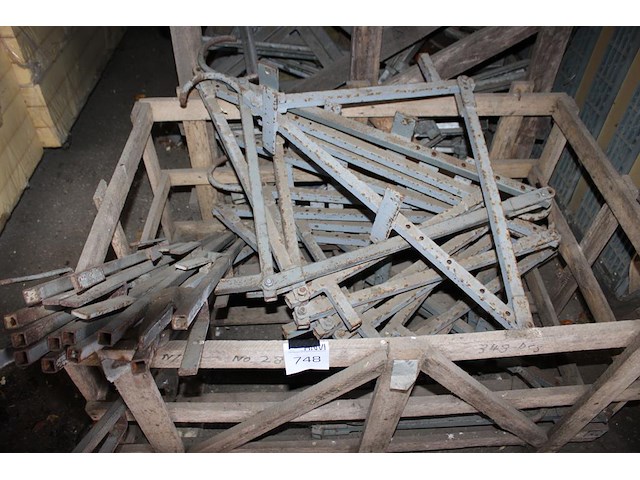 Steiger onderdelen in 3 pallet boxen. - afbeelding 3 van  6