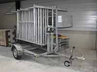 Steigeraanhanger met rolsteiger lsc bestaande uit 9 zijdelen, vier wielen, 4 loopplanken, 2 zijsteunen, le...