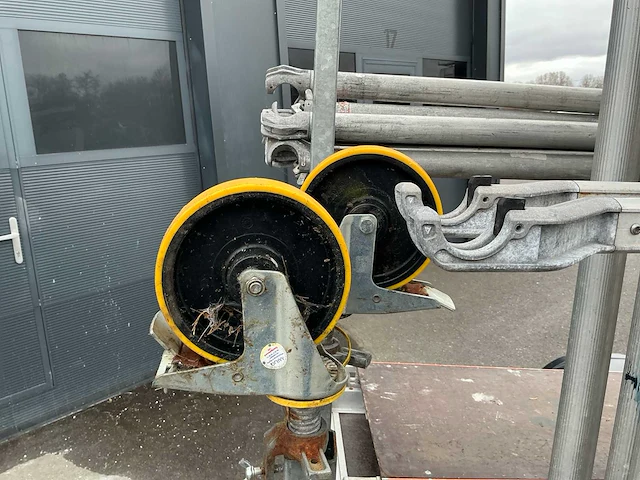 Steigeraanhanger met rolsteiger - afbeelding 2 van  17