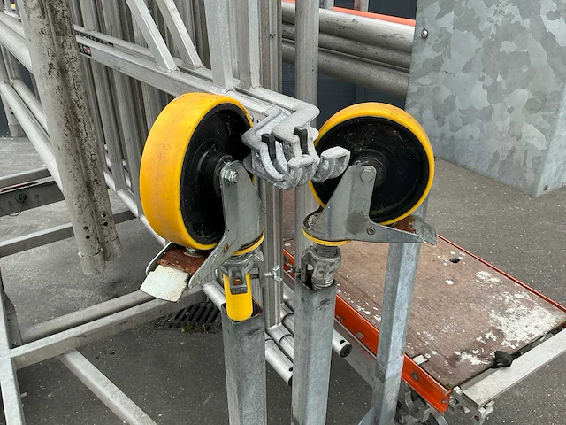 Steigeraanhanger met rolsteiger - afbeelding 3 van  17