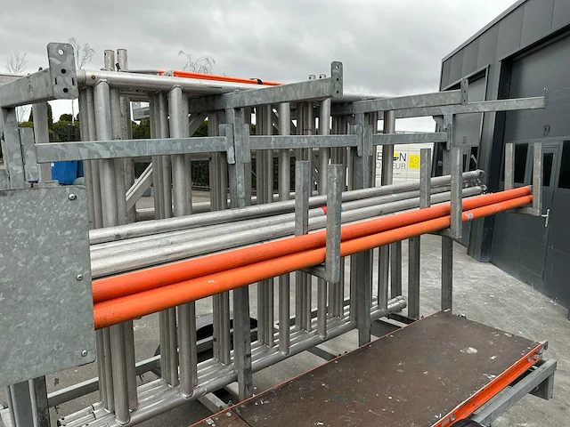 Steigeraanhanger met rolsteiger - afbeelding 15 van  17