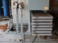 Steigeraanhanger nn gevuld met 12 zijdelen, 2 leuningdelen, 27 schoren/diagonalen, 7 loopplanken en 4 wielen. - afbeelding 1 van  9