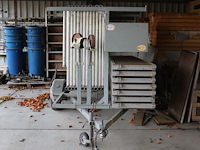 Steigeraanhanger nn gevuld met 12 zijdelen, 2 leuningdelen, 27 schoren/diagonalen, 7 loopplanken en 4 wielen. - afbeelding 3 van  9