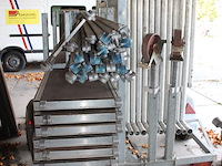 Steigeraanhanger nn gevuld met 12 zijdelen, 2 leuningdelen, 27 schoren/diagonalen, 7 loopplanken en 4 wielen. - afbeelding 8 van  9