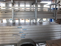 Steigeraanhanger nn gevuld met 12 zijdelen, 2 leuningdelen, 27 schoren/diagonalen, 7 loopplanken en 4 wielen. - afbeelding 9 van  9