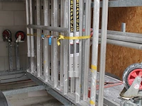 Steigeraanhanger scaffold axsto met steigeronderdelen w.o. 4 zijdelen, 2 leuningdelen, 8 scoren / diagonale... - afbeelding 2 van  4