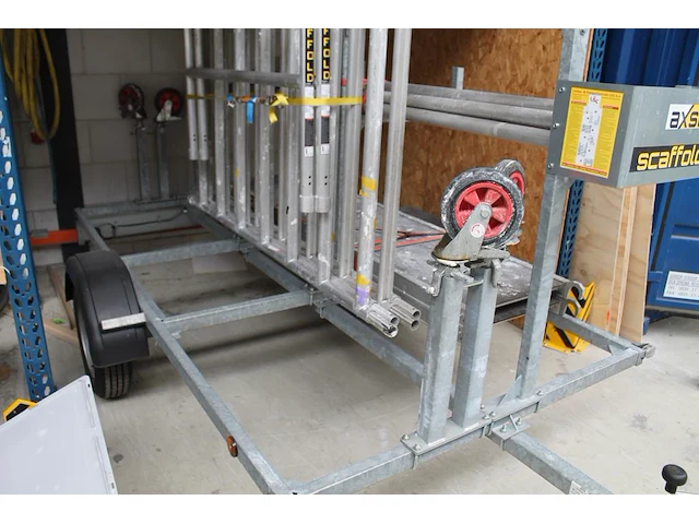 Steigeraanhanger scaffold axsto met steigeronderdelen w.o. 4 zijdelen, 2 leuningdelen, 8 scoren / diagonale... - afbeelding 3 van  4
