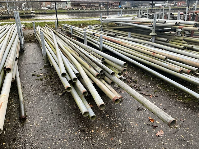 Steigerbuis 6 mtr - ø 48,3 mm - steigers (ca. 30stuks) - afbeelding 1 van  6