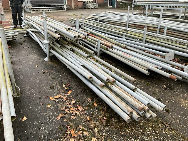 Steigerbuis 6 mtr - ø 48,3 mm - steigers (ca. 80 stuks) - afbeelding 1 van  6