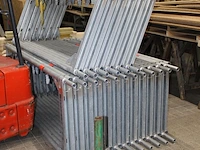 Steigermateriaal layher op zes stapels, twee pallets en in twee draadmanden. let op! exclusief draadmanden. - afbeelding 7 van  8