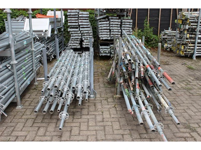 Steigermaterialen rix in 25 stapelbare bokken, 4 bakken en op 2 pallets - afbeelding 4 van  13
