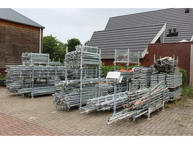 Steigermaterialen rix in 25 stapelbare bokken, 4 bakken en op 2 pallets - afbeelding 1 van  13