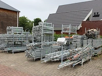Steigermaterialen rix in 25 stapelbare bokken, 4 bakken en op 2 pallets