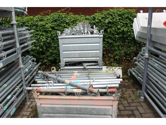 Steigermaterialen rix in 25 stapelbare bokken, 4 bakken en op 2 pallets - afbeelding 13 van  13