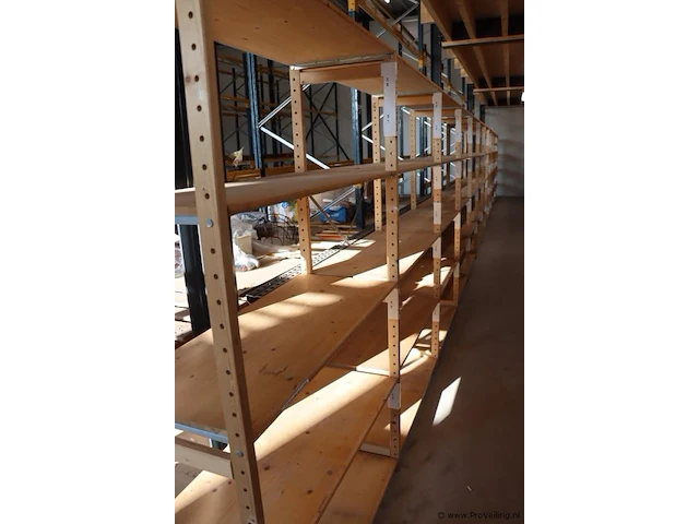 Stelling, hout - 13x staanders van 49x2,7x209cm & 60x liggers van 117x1,8x49cm - afbeelding 1 van  3