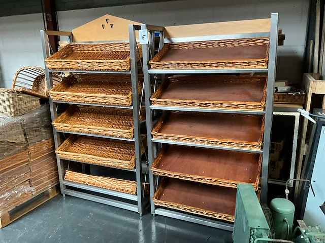 Stelling met broodmanden (2x) - afbeelding 1 van  4