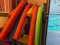 Stelling met partij zwemles attributen - afbeelding 10 van  12