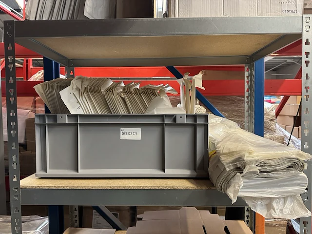 Stelling met verzendmateriaal, enveloppen en dozen - afbeelding 3 van  7