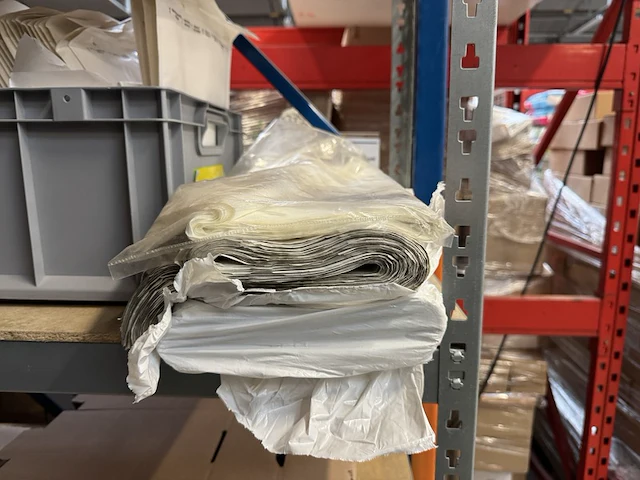 Stelling met verzendmateriaal, enveloppen en dozen - afbeelding 5 van  7