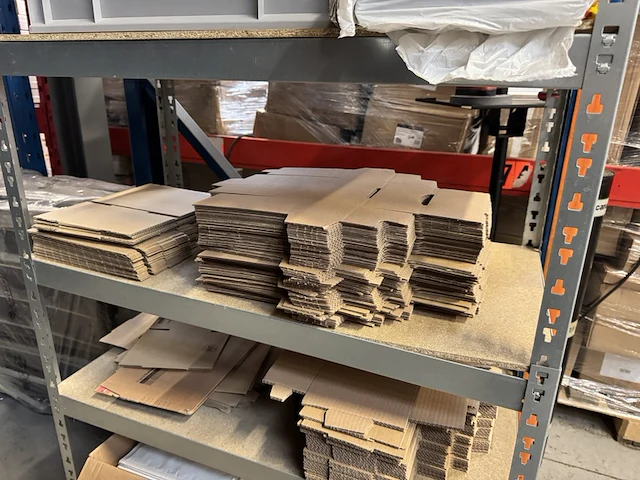 Stelling met verzendmateriaal, enveloppen en dozen - afbeelding 6 van  7