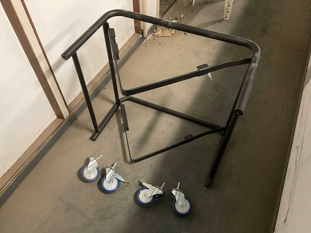 Stelling op zwenkwiel (3x) - afbeelding 1 van  5