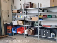 Stellingkast met inhoud