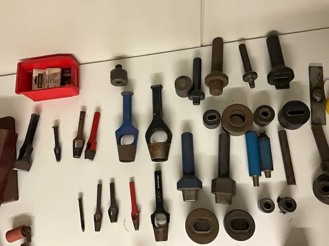 Stempels en holpijpen ten behoeve van zeilmakerij - afbeelding 5 van  6