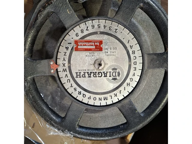 Stencil snijmachine en partij zandzakken, o.a diagraph - afbeelding 3 van  8