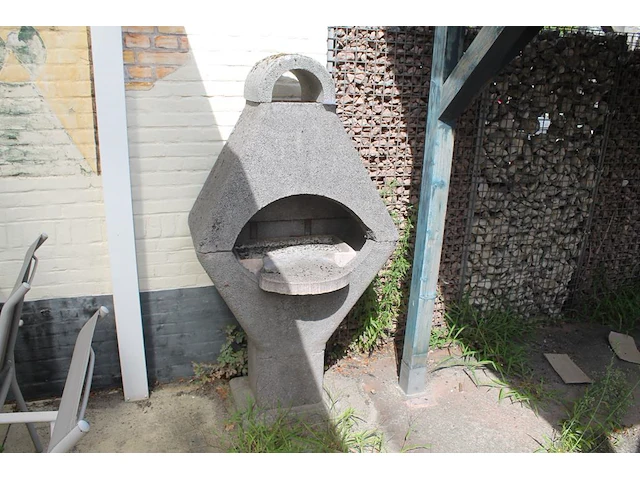 Stenen buitenkachel. afmeting 80 x 60 x 160 cm. - afbeelding 1 van  2