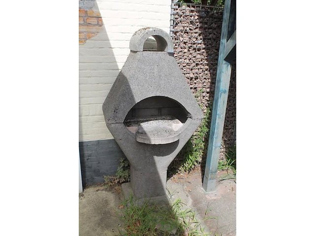 Stenen buitenkachel. afmeting 80 x 60 x 160 cm. - afbeelding 2 van  2