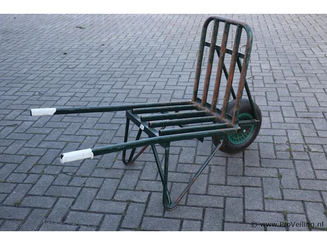 Stenen kruiwagen - afbeelding 1 van  4