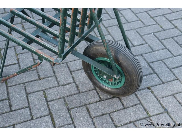 Stenen kruiwagen - afbeelding 2 van  4