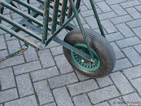 Stenen kruiwagen - afbeelding 2 van  4