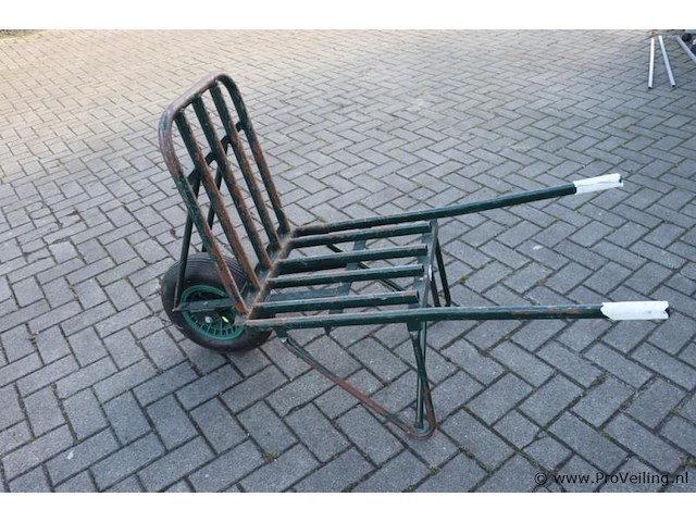 Stenen kruiwagen - afbeelding 4 van  4