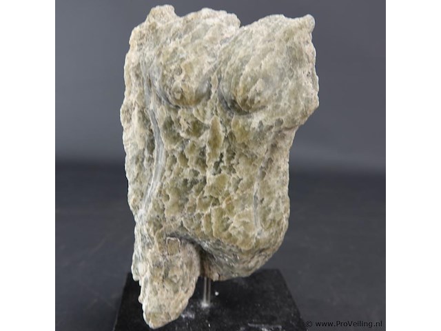 Stenen sculptuur vrouwen torso - afbeelding 2 van  5