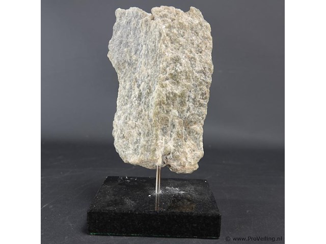 Stenen sculptuur vrouwen torso - afbeelding 4 van  5