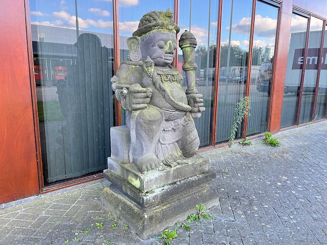Stenen tempelwachter - afbeelding 1 van  7
