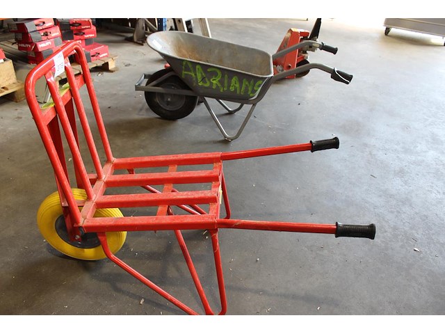 Stenenkruiwagen. - afbeelding 2 van  2