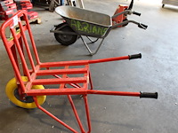 Stenenkruiwagen. - afbeelding 2 van  2